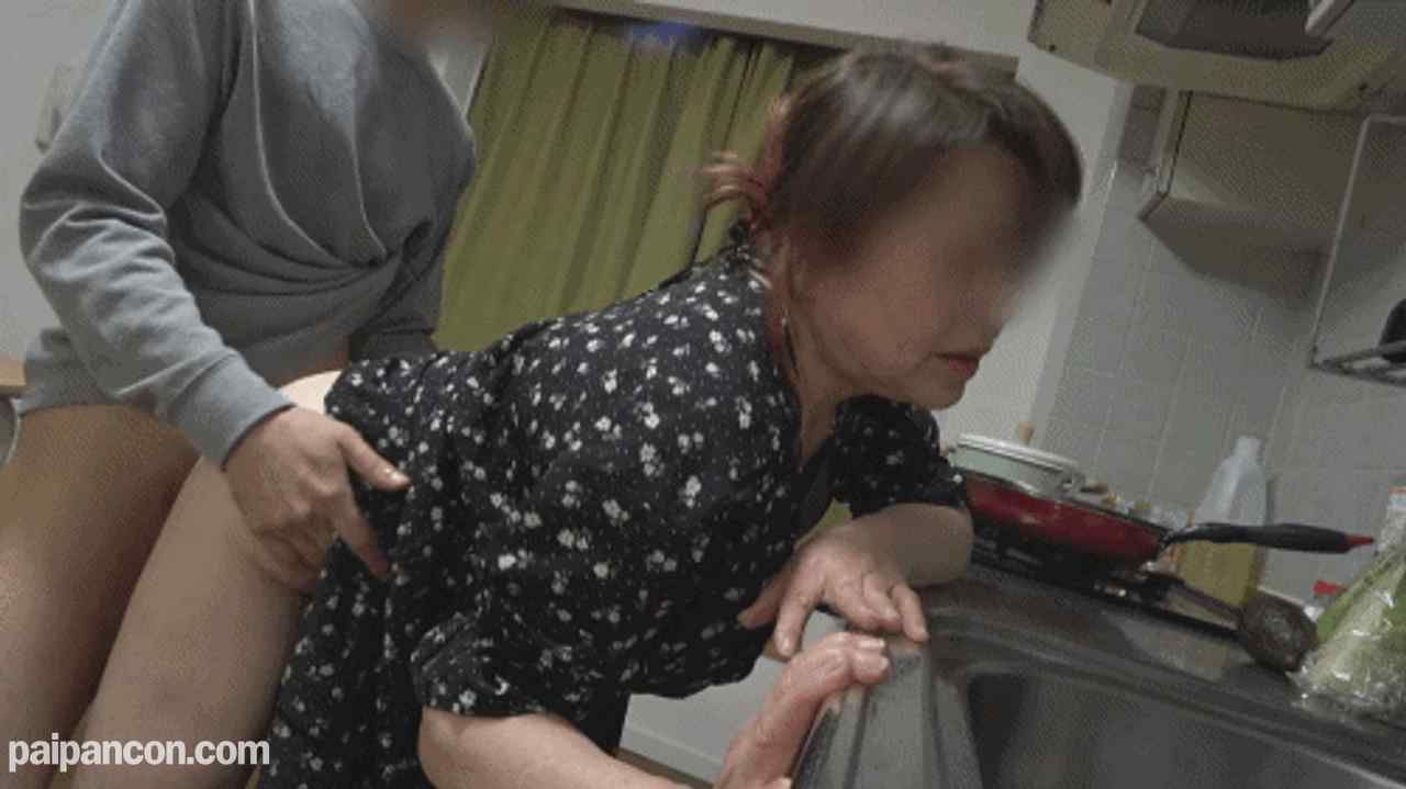 FC2-PPV-2627796 - 【無修正ｘ個人撮影】愛奴5号の** アポなしで自宅に押しかけて、****をしていた前回の動画をネタに熟女好きの後輩を交えて3Pへ！最後は顔射して放置して帰りましたｗ