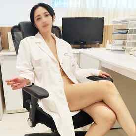 FC2-PPV-4608859 - 【藻無】ヤラシイ身体で挑発しちゃう女医が手コキと騎乗位で患者をオカす「猿みたいに腰振ってかわいぃ～♥」甘サド見下し逆レ●.プ♡