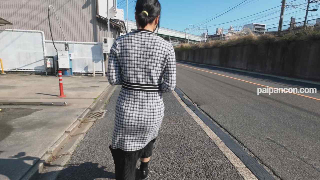 FC2-PPV-4993634 - [個撮・NTR中出し] 〈知人のスレンダー美人妻〉キンポを激しく突き上げられイキまくってる知人妻！「バレたら離婚！」と言いつつも精子を膣奥に注入され興奮MAX！！ thumbnail_0.jpg
